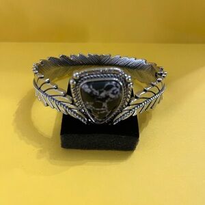 Bracelet silver toned